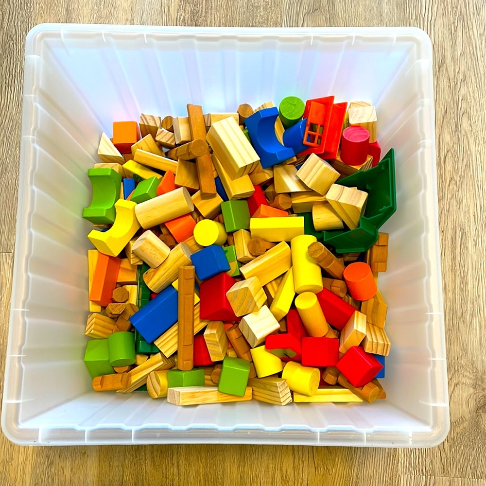 Huge lot of Building Blocks/Lincoln Logs